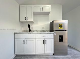 9255 SW 43rd Ter, Miami, FL 33165