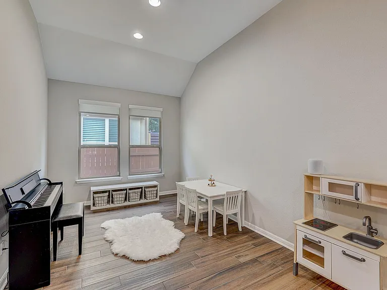 205 Cortona Ln — Photo 12
