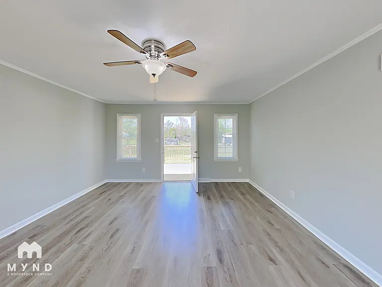 906 Edgehill Dr — Photo 4