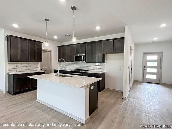4th image of 7402 E Oakridge Ct