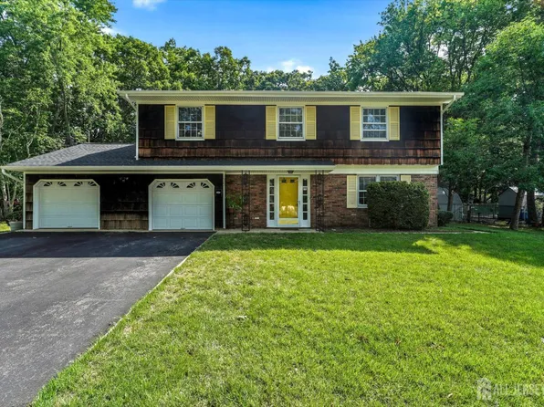 36 Old Bridge Dr, Howell, NJ 07731