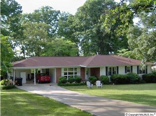 1124 Bellevue Dr, Gadsden, AL 35904
