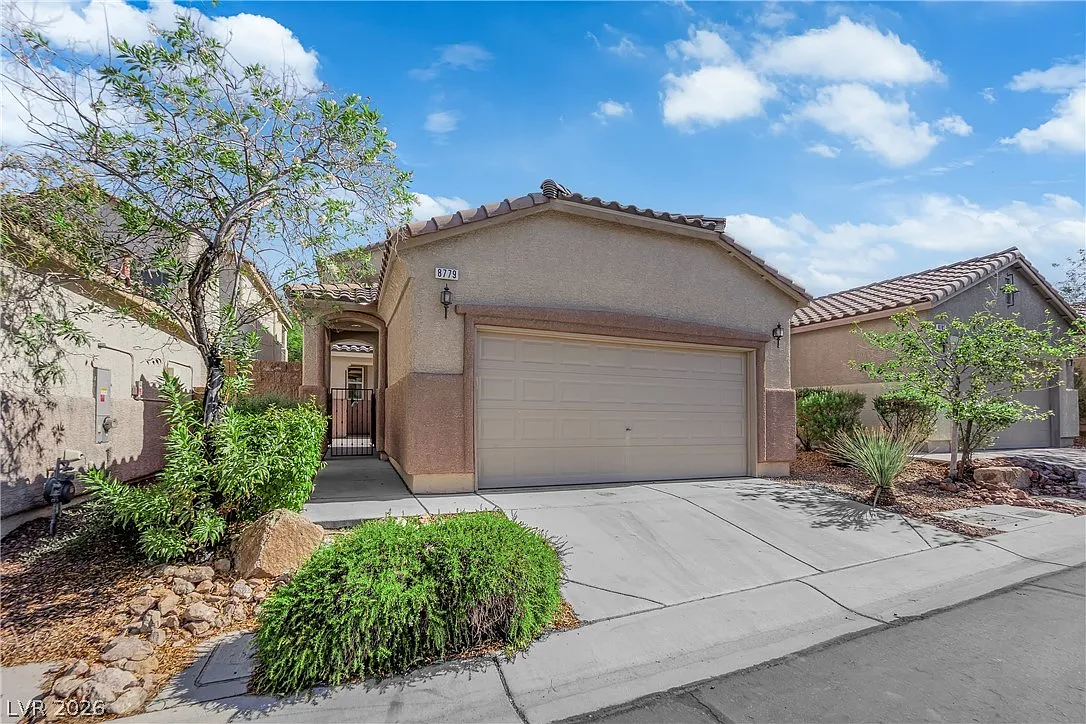 3 bed, 2.5 bath, 1471 sqft, $2,000 — Photo 1
