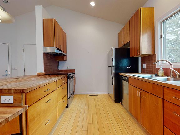 3rd image of 4005 Orchard St