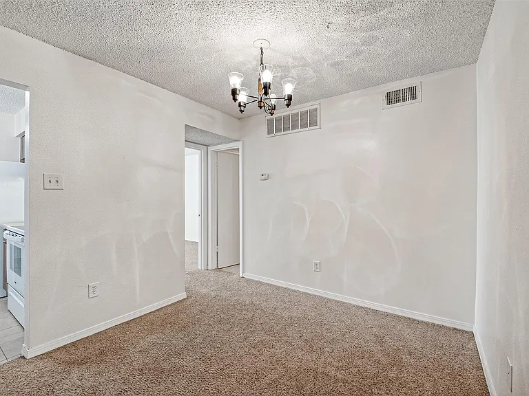 2800 Jeanetta St #406 — Photo 11