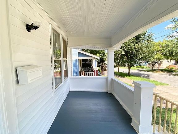 3rd image of 576 Kling St