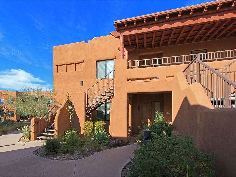 Townhome is a single-level upper unit providing great views of valley & city l