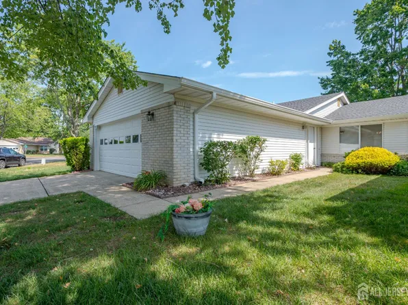 742A Pompton Rd, Monroe Township, NJ 08831