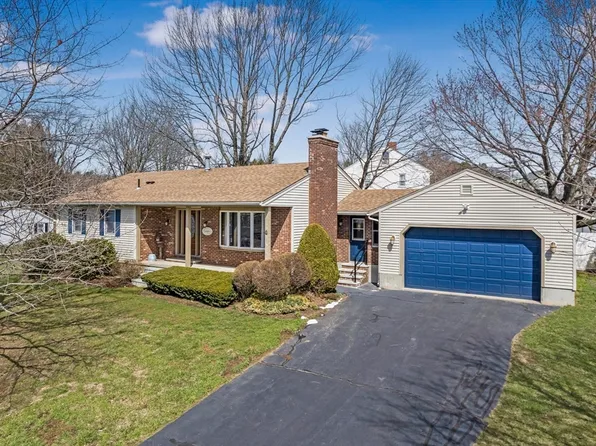 2 Lake Whittemore Dr, Spencer, MA 01562