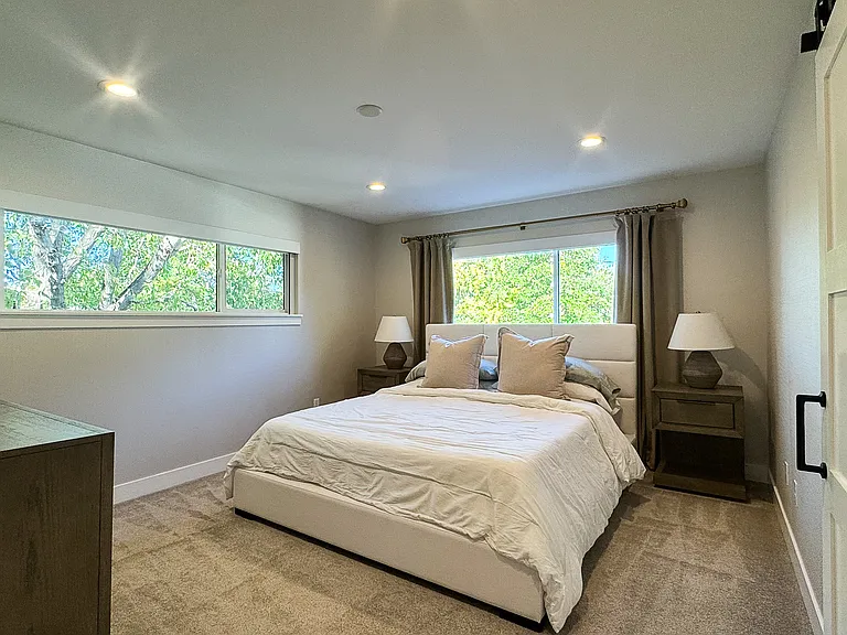 2352 Irving St — Photo 19