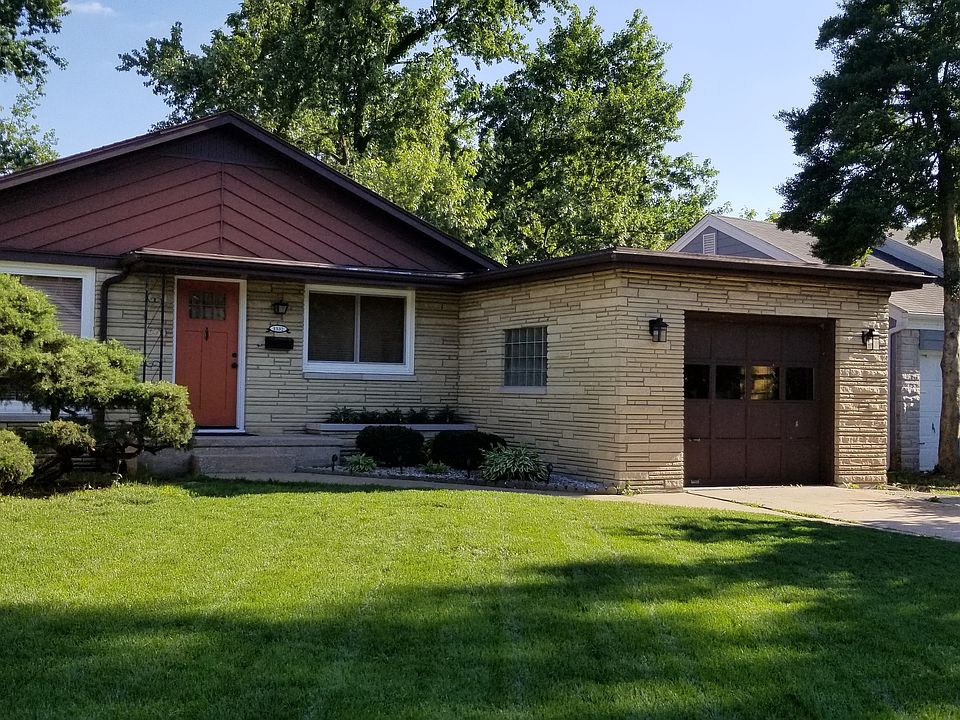 1332 E University St.