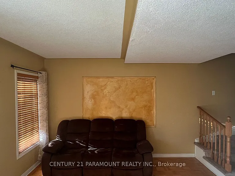 34 Jewel Cres — Photo 7
