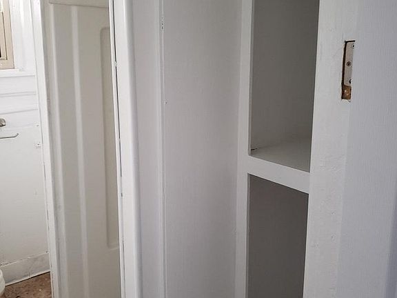5th image of 613 N Columbus St #B