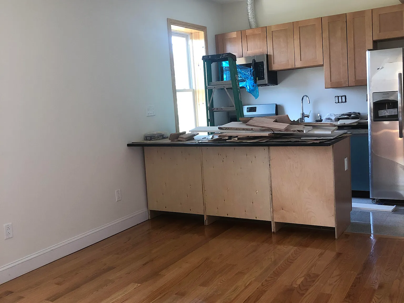 4 bed, 990 sqft, $4,000 — Photo 4