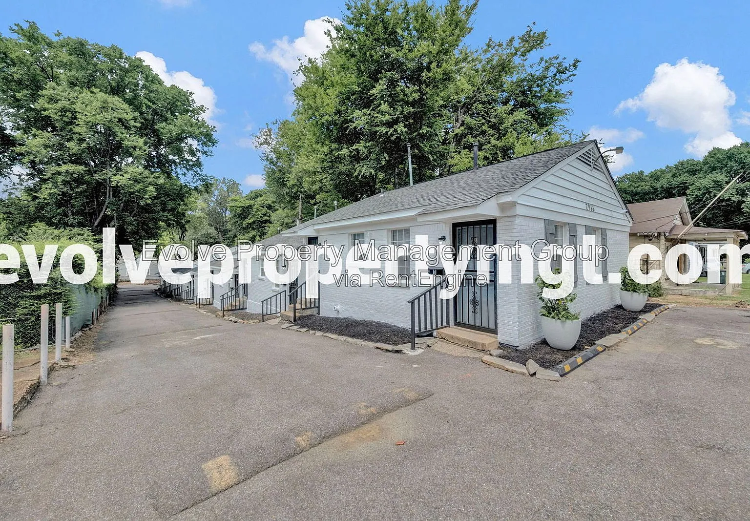 2 bed, 1.0 bath, 700 sqft, $795 — Photo 1