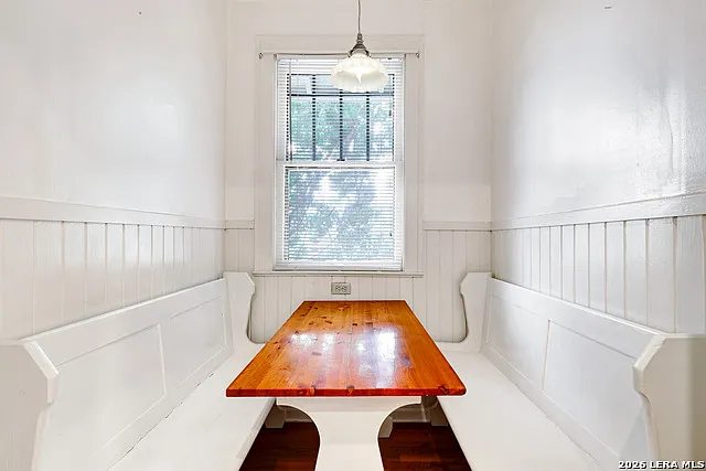 3 bed, 1.0 bath, 1120 sqft, $1,550 — Photo 2
