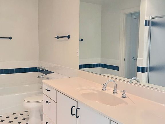 5th image of 2130 Beach St #302