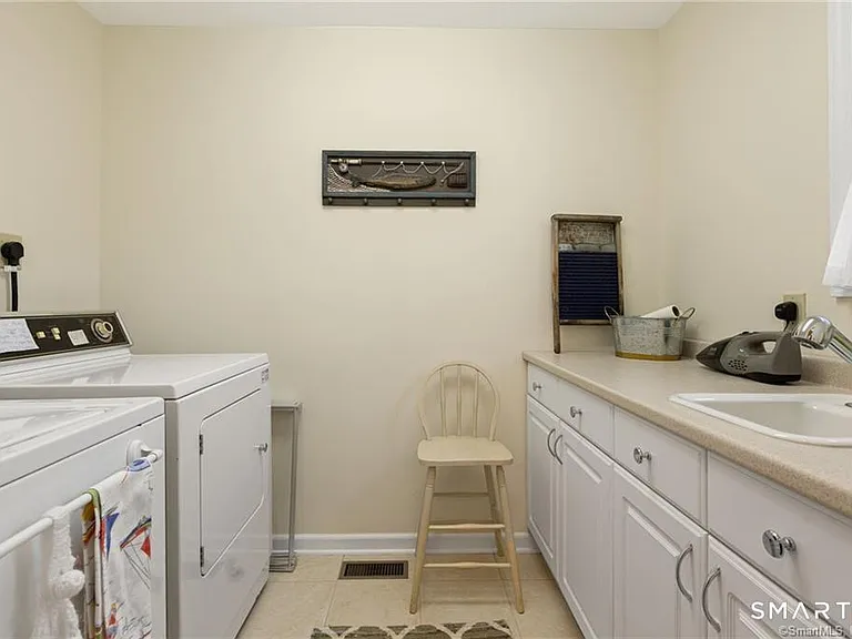 4 Eastview Rd — Photo 17