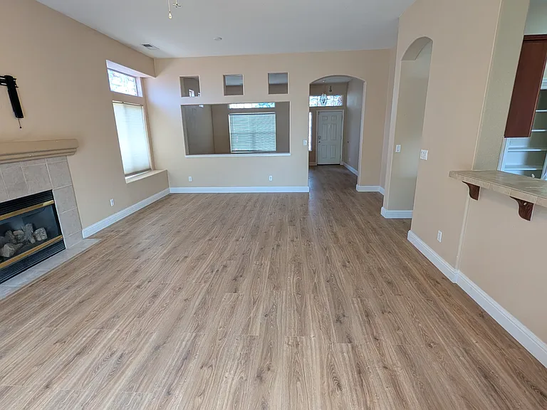 1831 Arboleda Ct — Photo 6