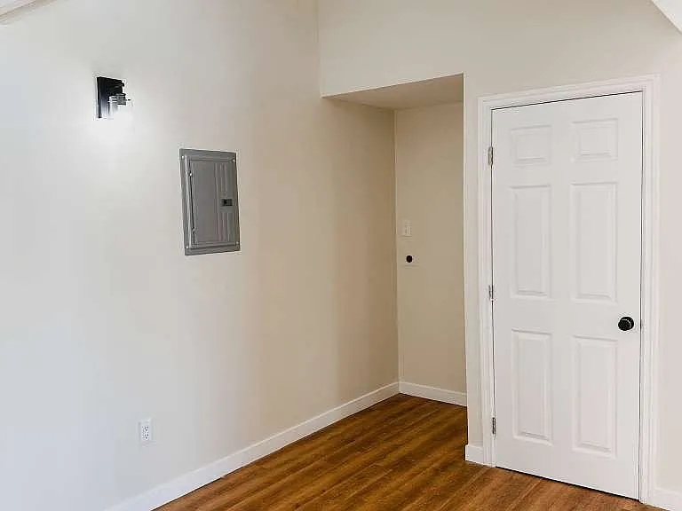 11571 Archwood St — Photo 9