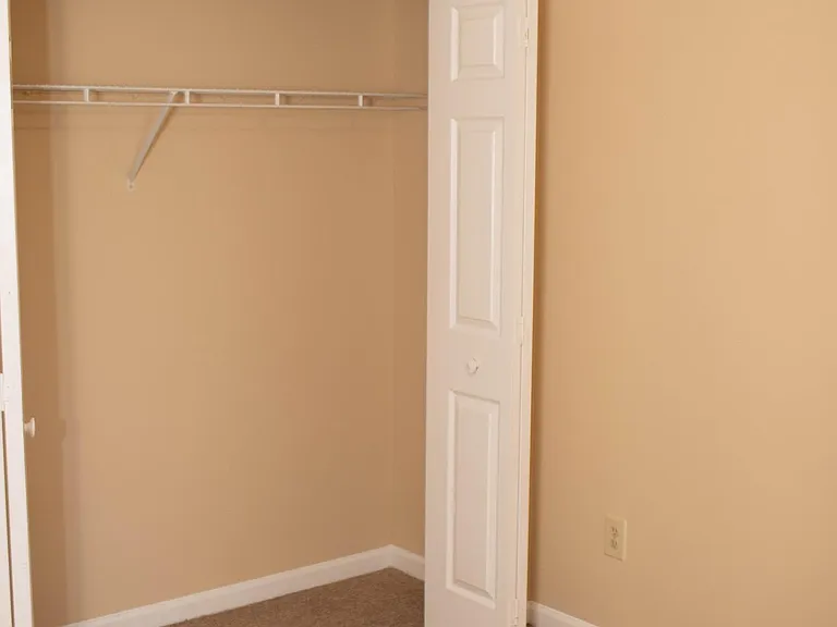 7175 Glendyne Dr N — Photo 17