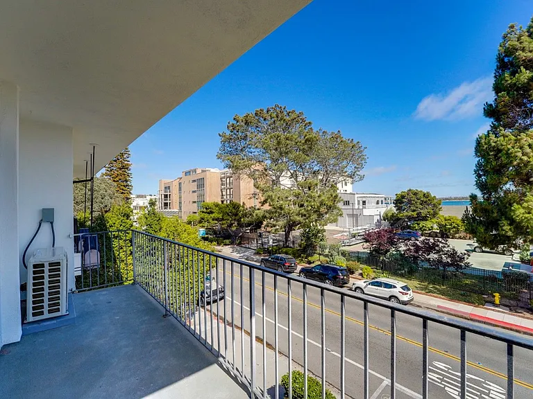 1102 Pacific Beach Dr — Photo 34