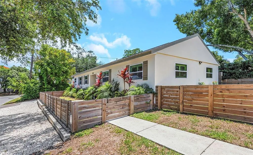 3 bed, 2.0 bath, 1353 sqft, $3,500 — Photo 3