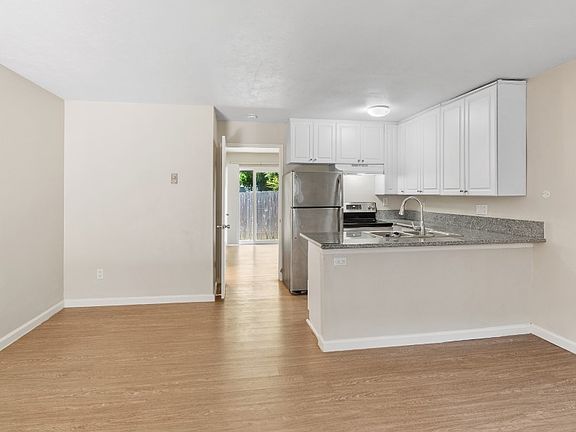 4th image of 4404 Texas St #3