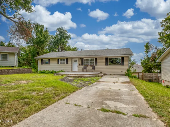 1628 Jefferson Cir, Webb City, MO 64870