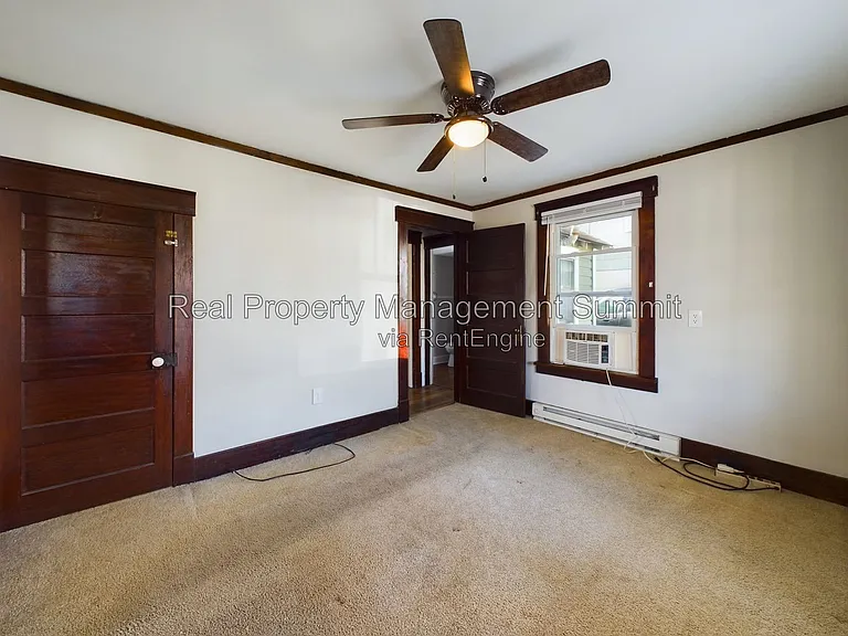 2408 Poplar St — Photo 14