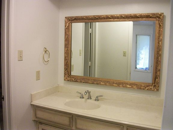 5th image of 105 N Troy Ave #C