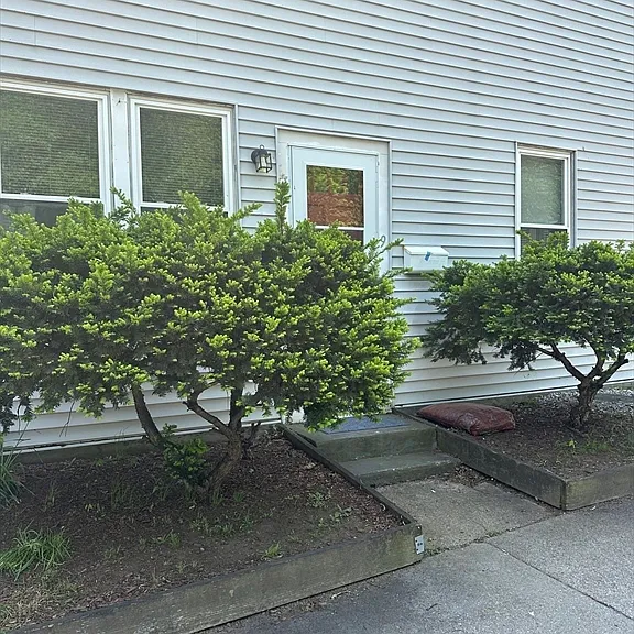 9 Oak St #1 — Photo 3