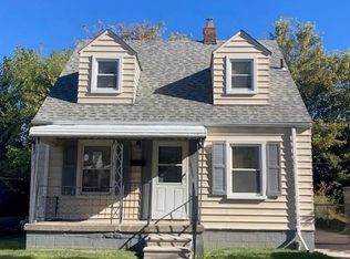18549 Elkhart St, Harper Woods, MI 48225