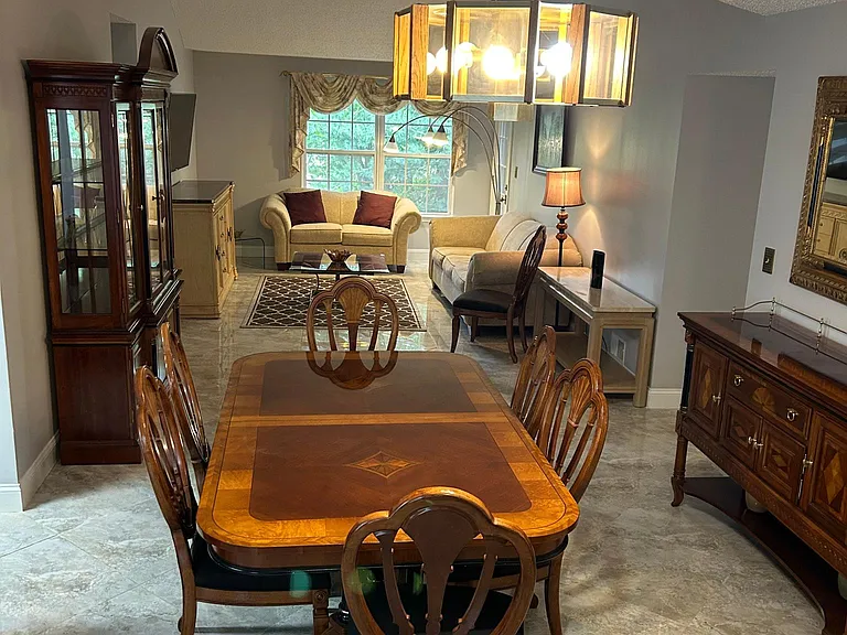 1029 Castle Rd — Photo 4