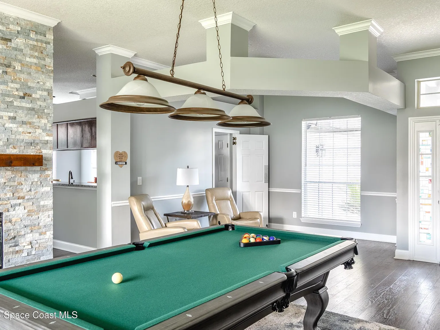 4 bed, 2.0 bath, 2217 sqft, $4,250 — Photo 3