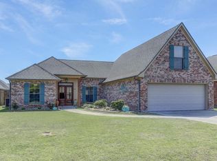 202 Oak Hill Ln, Youngsville, LA 70592