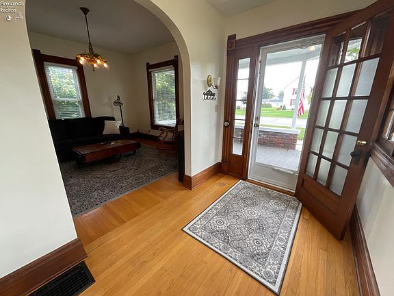 5th image of 614 N 5th St