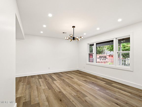 5th image of 462 Champlain Street