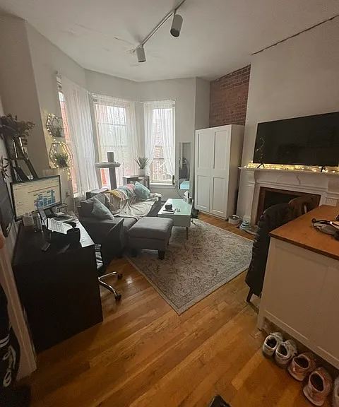 47 Hereford St #2R — Photo 1