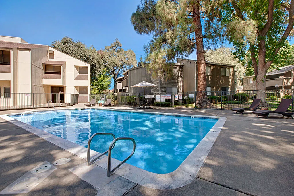 1 bed, 950 sqft, $1,949 — Photo 1