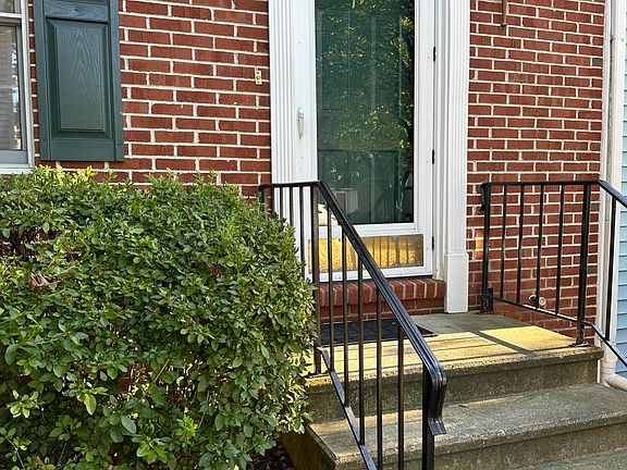2nd image of 120 Eaglesmere Cir