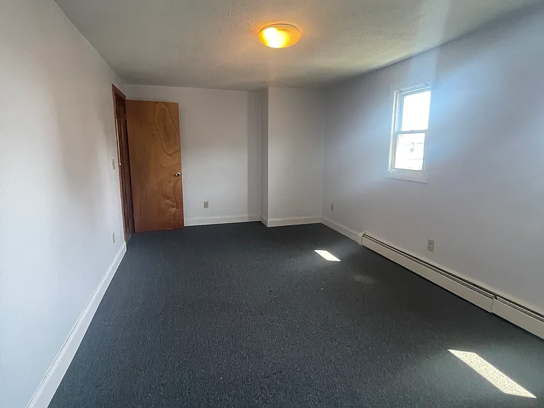 532 Warren St E — Photo 19