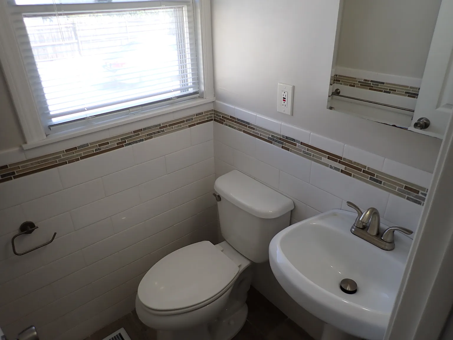 3 bed, 1.5 bath, 1250 sqft, $3,200 — Photo 4