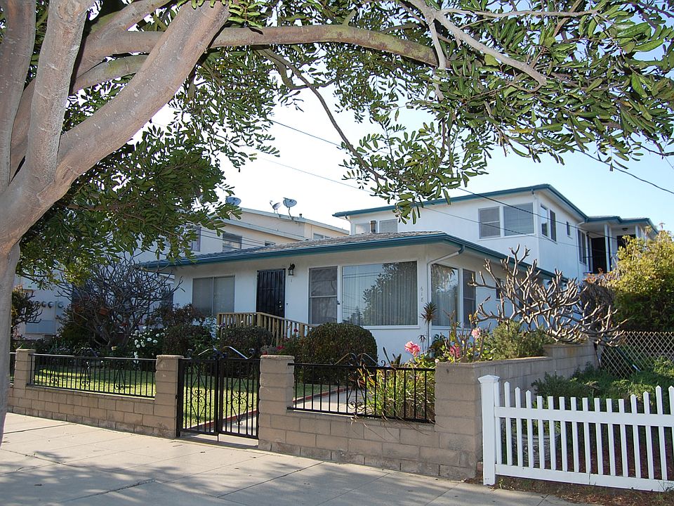 Lovely 4-unit apartment building on tree-lined street in Point Fermin