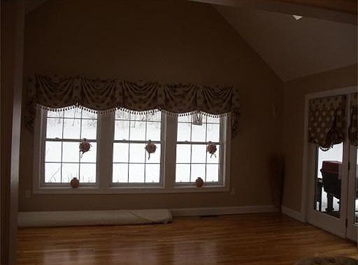 5th image of 21 Bradley Ave