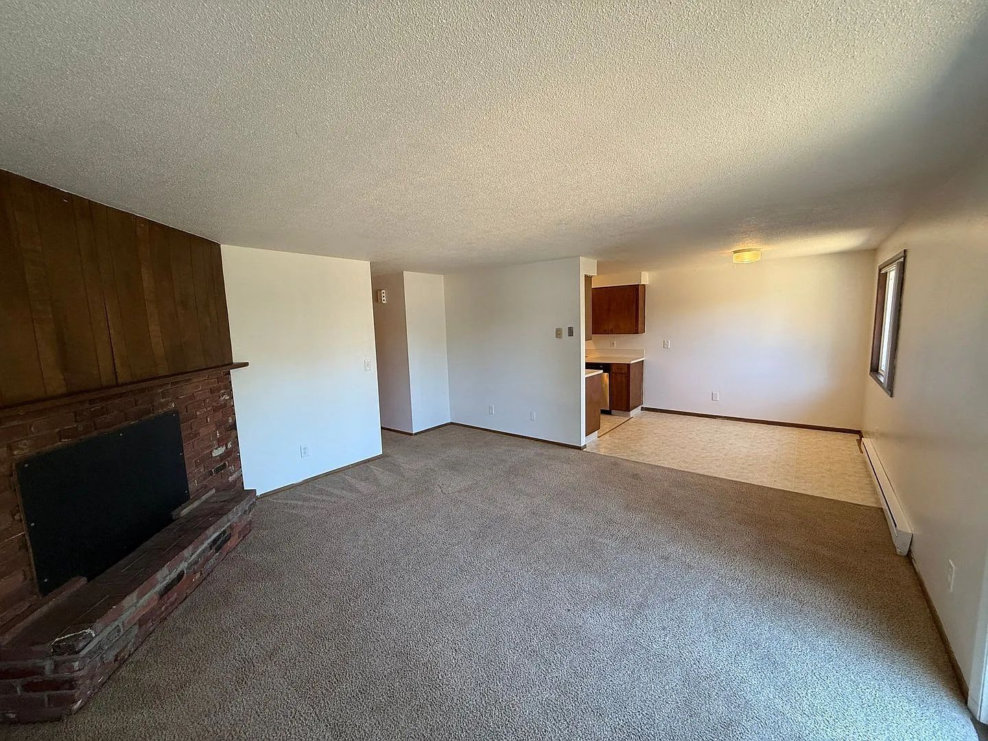 2 bed, 1.0 bath, 868 sqft, $1,200 — Photo 4