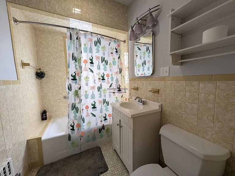 45 Emerald St — Photo 12