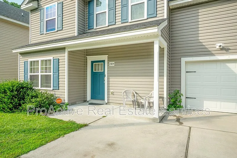 5 bed, 3.0 bath, 2212 sqft, $3,000 — Photo 2