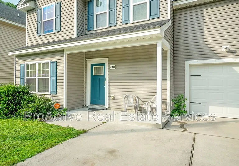 2104 Miller Ave — Photo 2