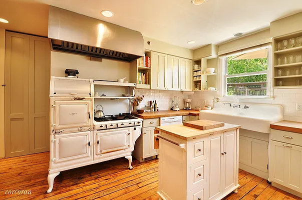 Rented by Corcoran | media 22